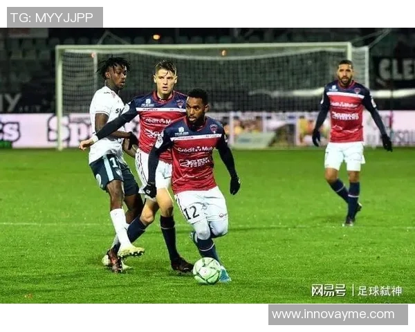 沙托鲁主场迎战奥尔良争夺关键三分的精彩对决