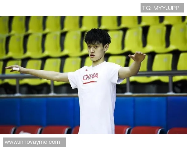 曾凡博:从青涩新星到篮球赛场的耀眼之光,未来可期的成长之路 曾凡博:从青涩新星到篮球赛场的耀眼之光,未来可期的成长之路